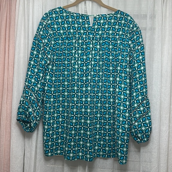 Loft Medium aqua/green/cream Geometric flowy top Item# 2A - Picture 5 of 6
